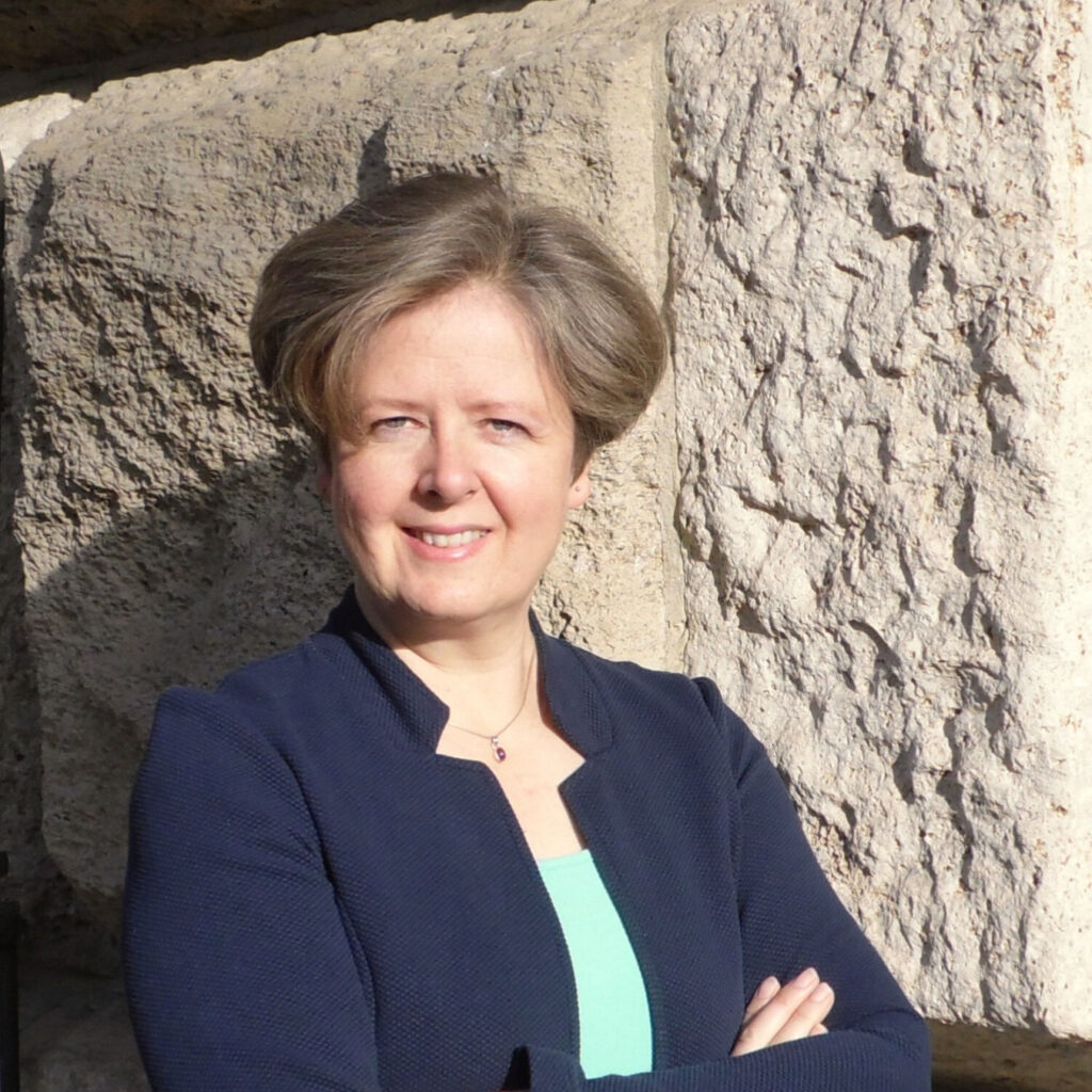 Claudia Marcovic – Connected to English